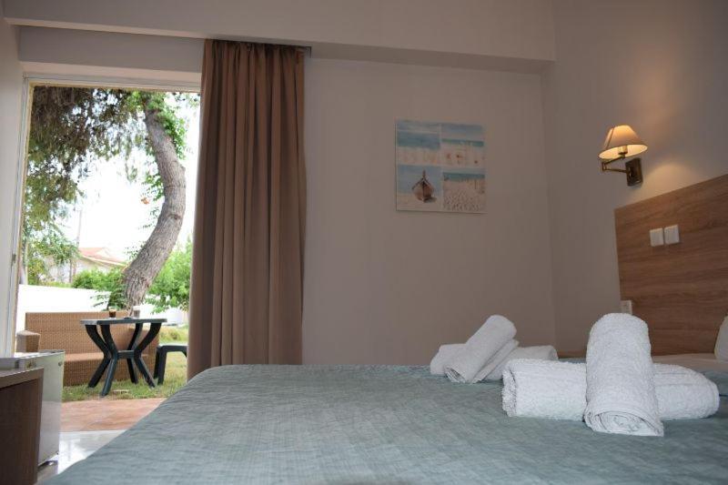 Отель Marzi Beach And Bungalows Коккони Экстерьер фото