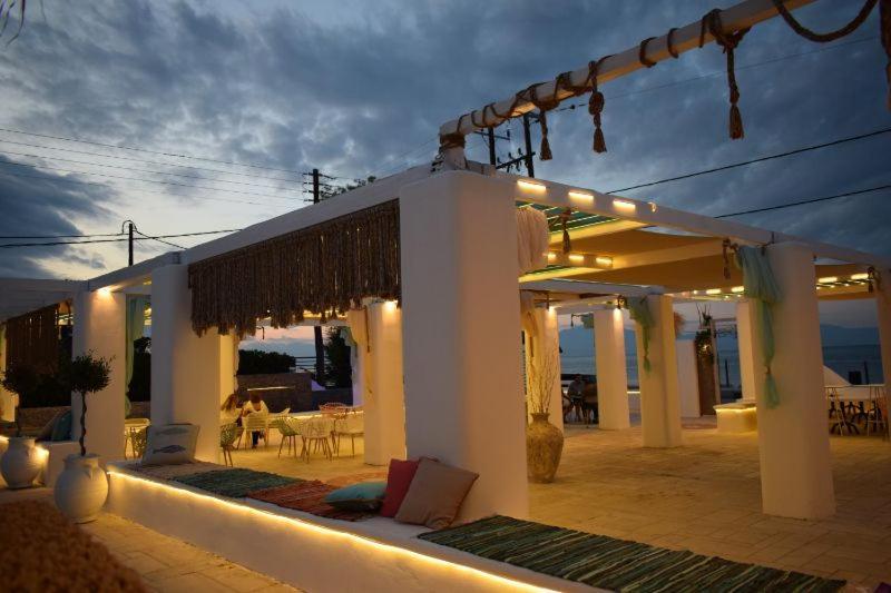 Отель Marzi Beach And Bungalows Коккони Экстерьер фото