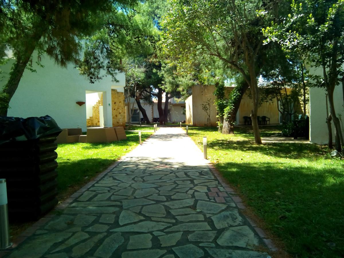 Отель Marzi Beach And Bungalows Коккони Экстерьер фото