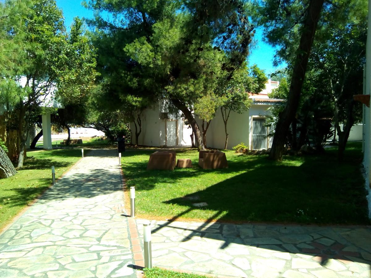 Отель Marzi Beach And Bungalows Коккони Экстерьер фото