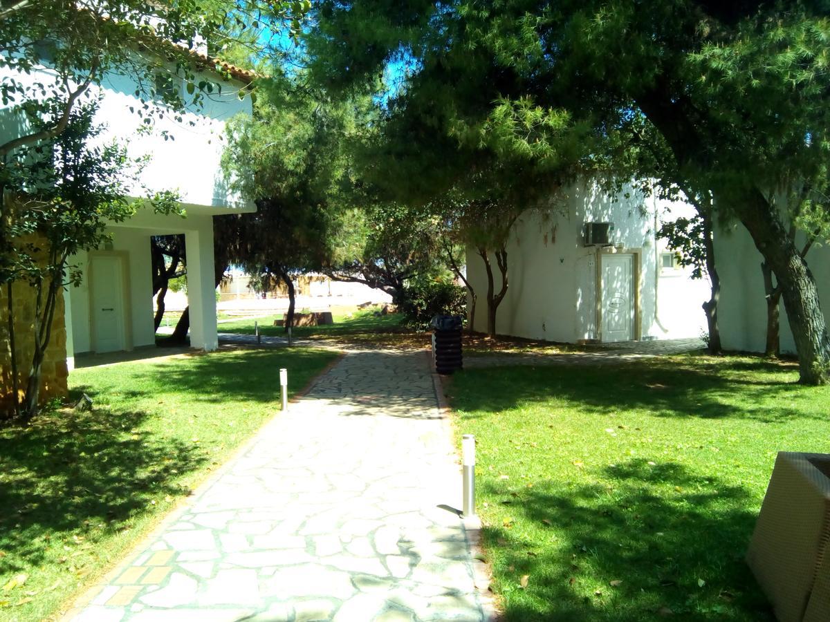 Отель Marzi Beach And Bungalows Коккони Экстерьер фото